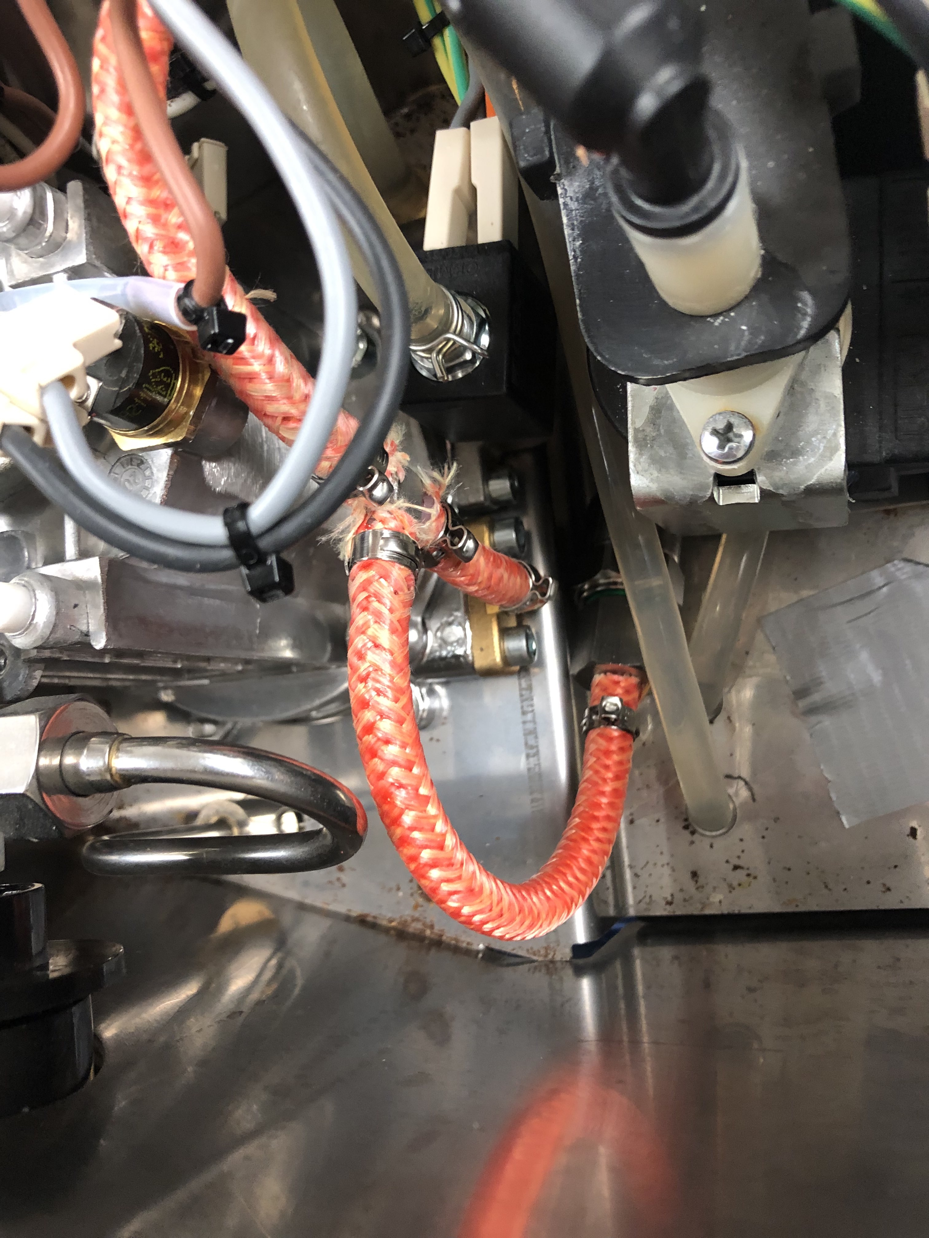 Pressure sensor assembly installed in the machine